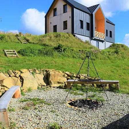 Osada Dzikie Wino Budzow (Sucha)